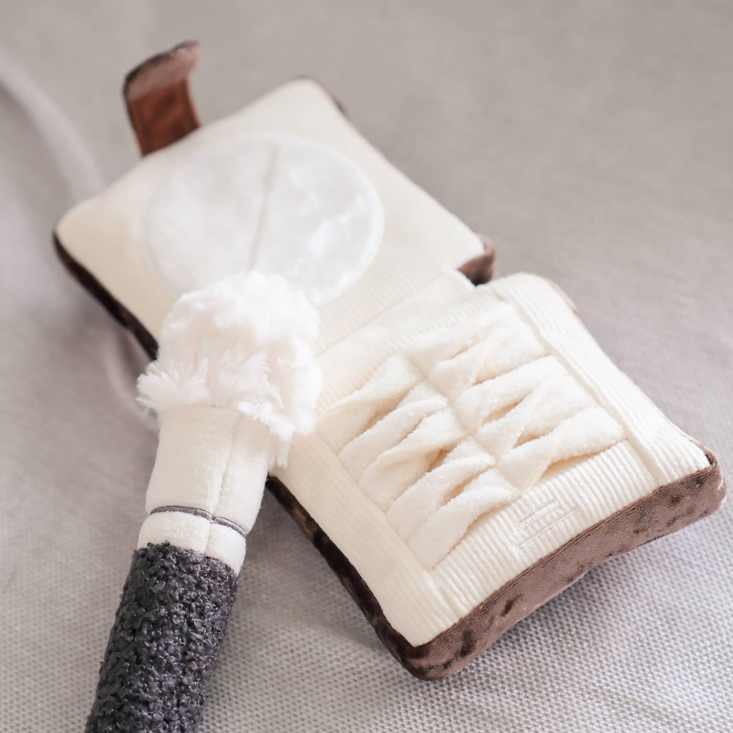 Lambwolf Collective - Setting Powder & Brush Enrichment Toy